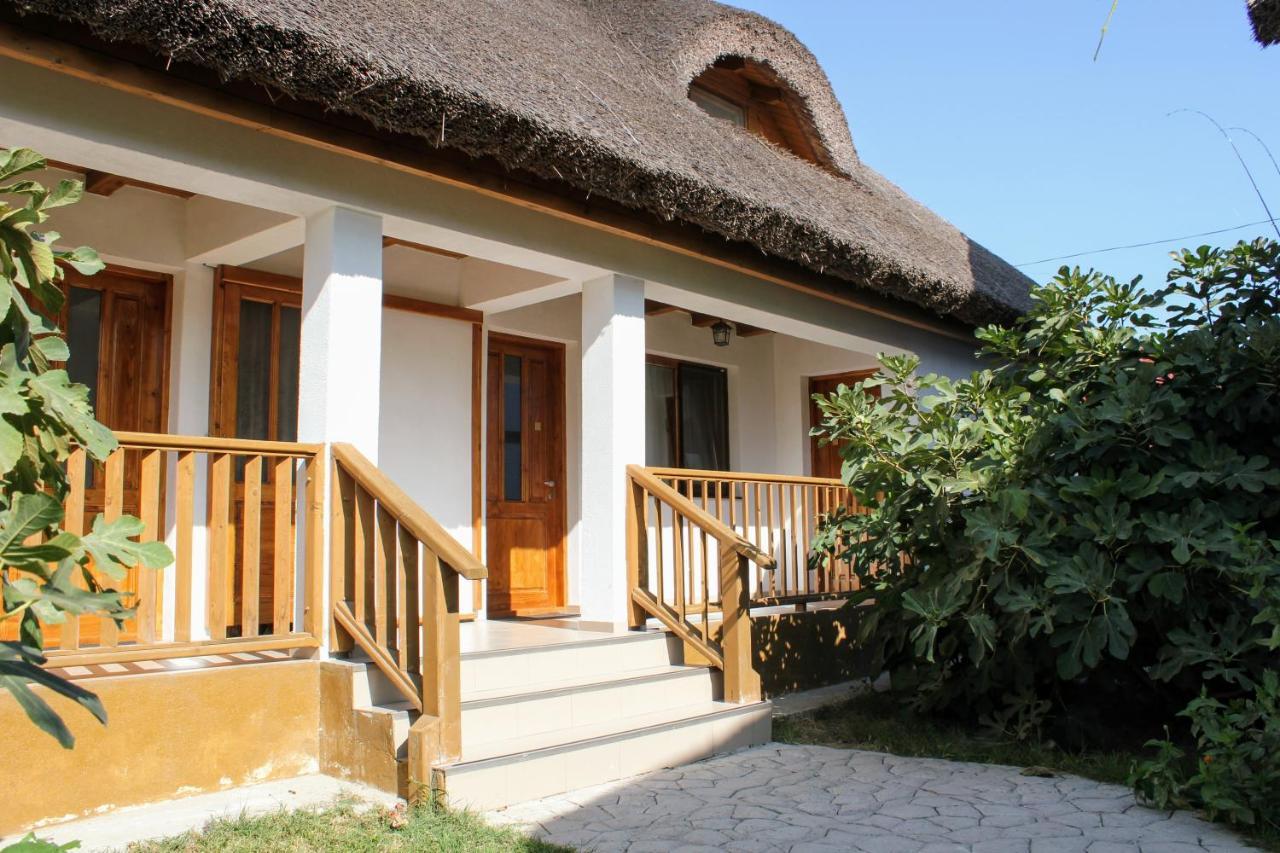 Hotel Cerdacul Cu Stuf à Sfântu Gheorghe Extérieur photo