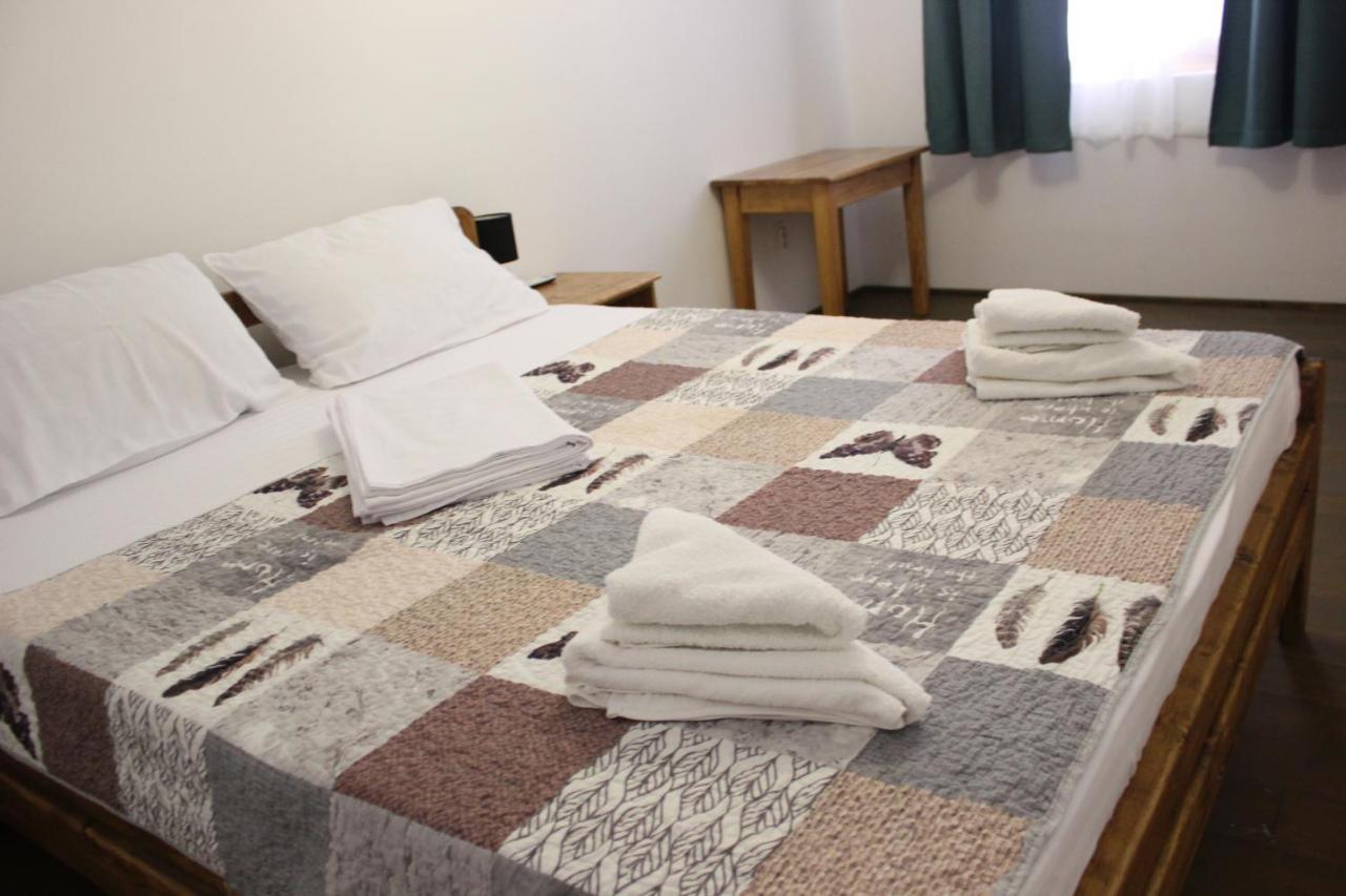 Hotel Cerdacul Cu Stuf à Sfântu Gheorghe Extérieur photo