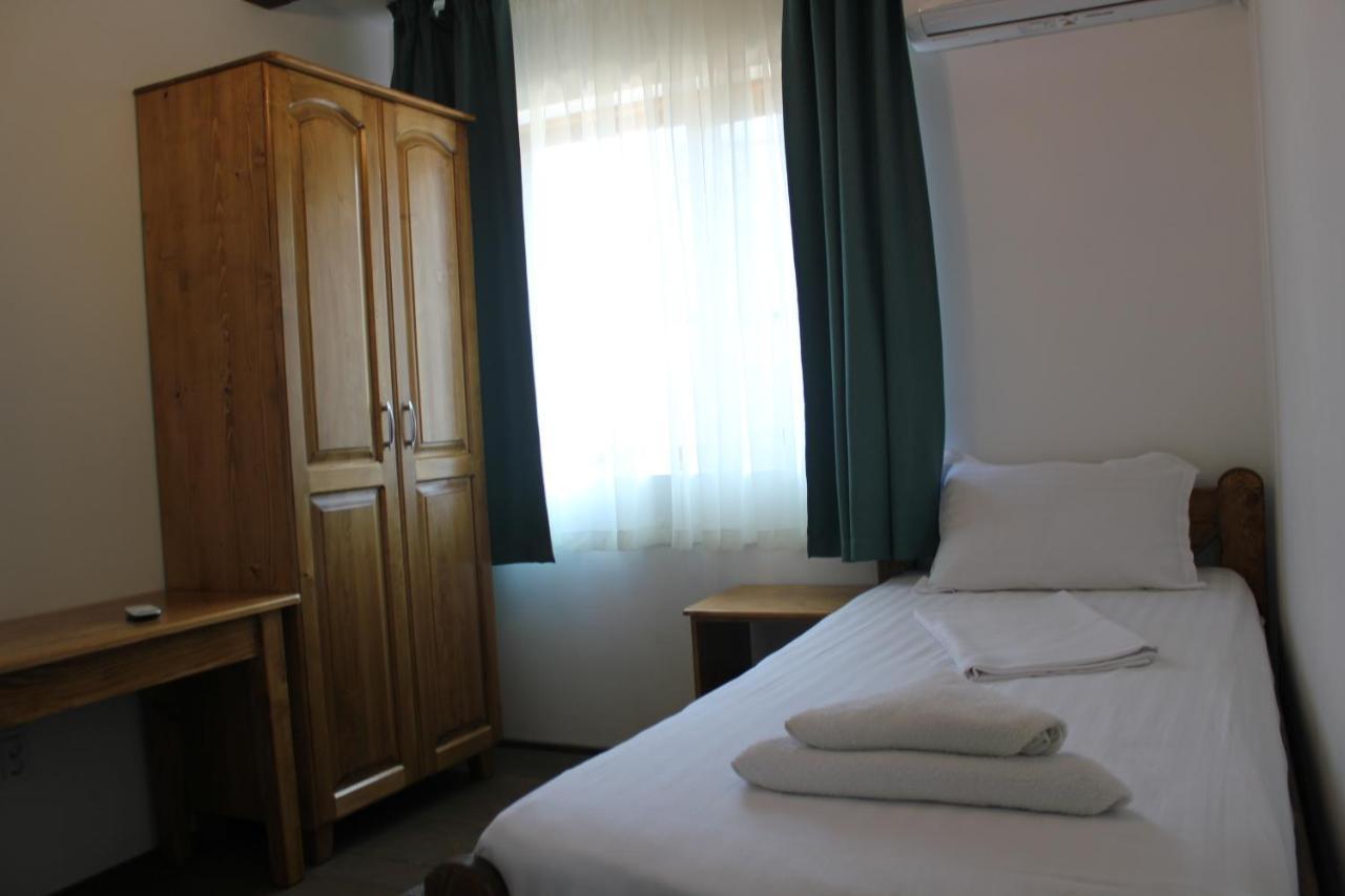Hotel Cerdacul Cu Stuf à Sfântu Gheorghe Extérieur photo